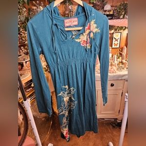 Johnny was hooded embroidery dress
